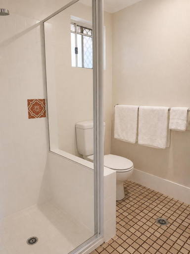Bathroom 3, Cooks Endeavour Motor Inn, Tweed Heads