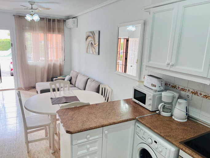In-room dining, Groundfloor Spanish House La Florida, Alicante