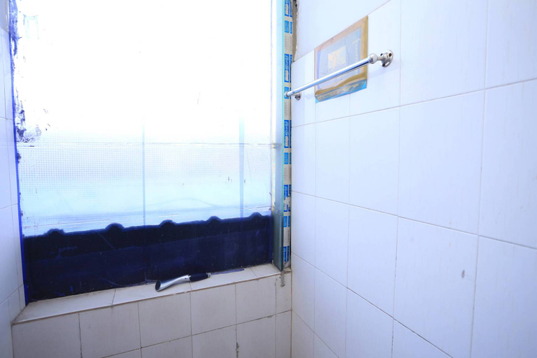 Bathroom 3, Jinhaima Hostel, Shenzhen