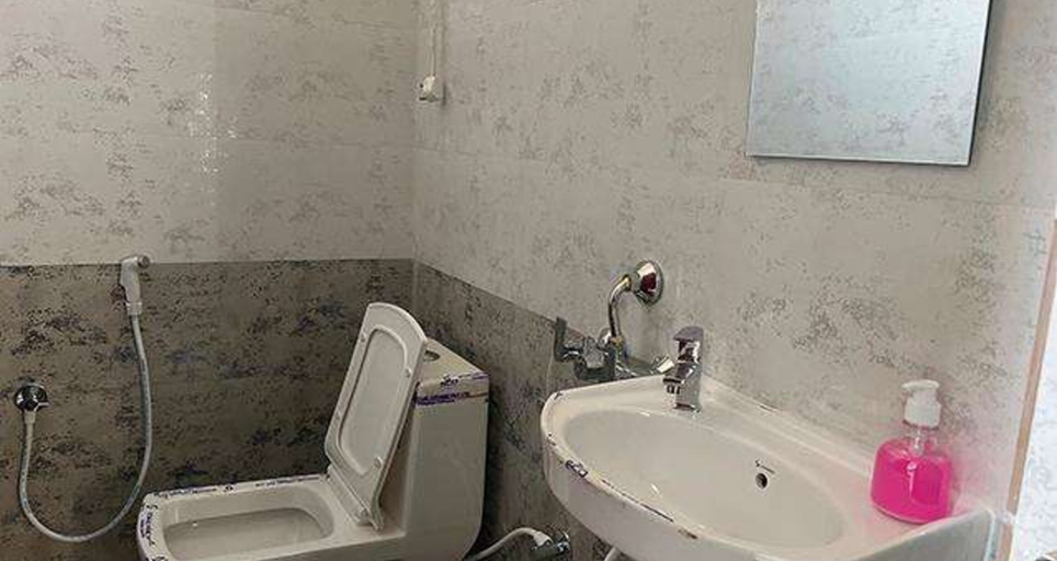 Bathroom 4, FabHotel Grand Aarvi Prime - Nr. Hafeezpet, Madeenaguda, Ranga Reddy