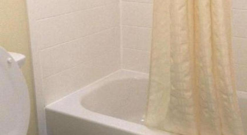 Bathroom 5, Village Motor Inn, Travis