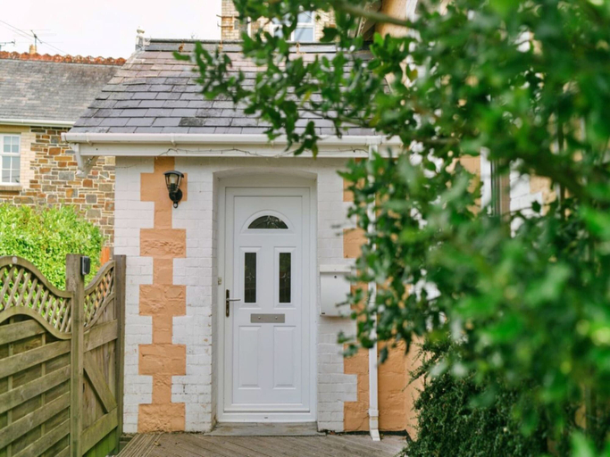 Reception 4, Premium Meadow Lodge in Errol, Devon