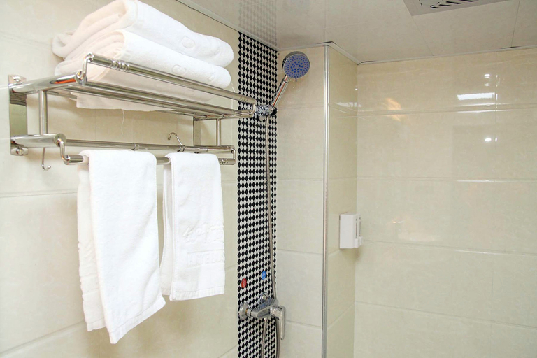 Bathroom 3, Hongye Business Hotel, Yichang