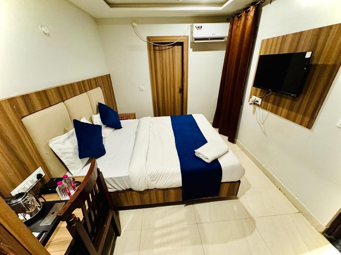 Room 4, OnlyStay Grand Continental Varanasi, Varanasi