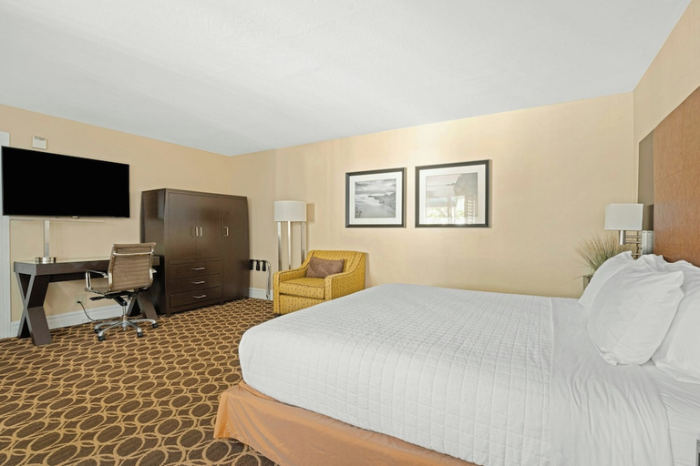 Bedroom 3, Marin Suites Hotel, Marin