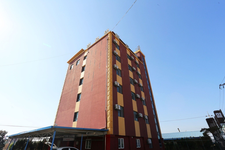 Exterior & Views