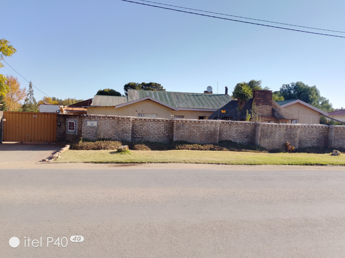 Exterior & Views 2, Golden gate guesthouse 0787391431, Ngaka Modiri Molema