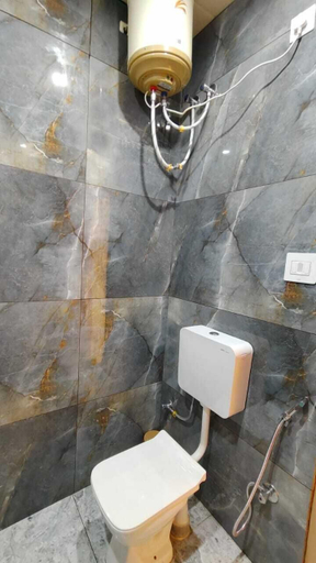 Bathroom, Hotel Karan's Inn, Almora