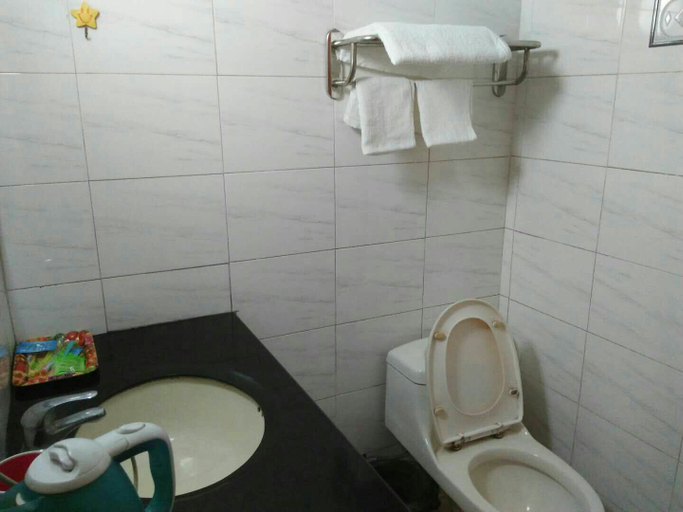 Bathroom 5, Qunxing Hotel, Ningbo
