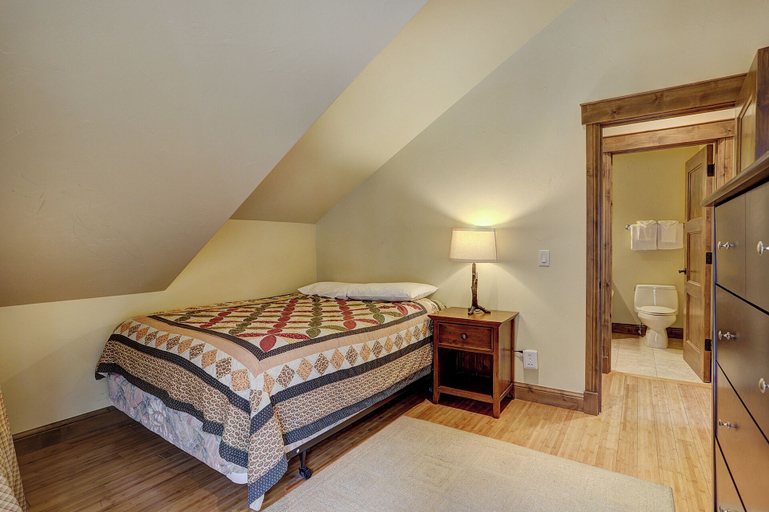 Bedroom 2, Cloud Peak Vista Peak 7 Private Home with Hot Tub, Summit