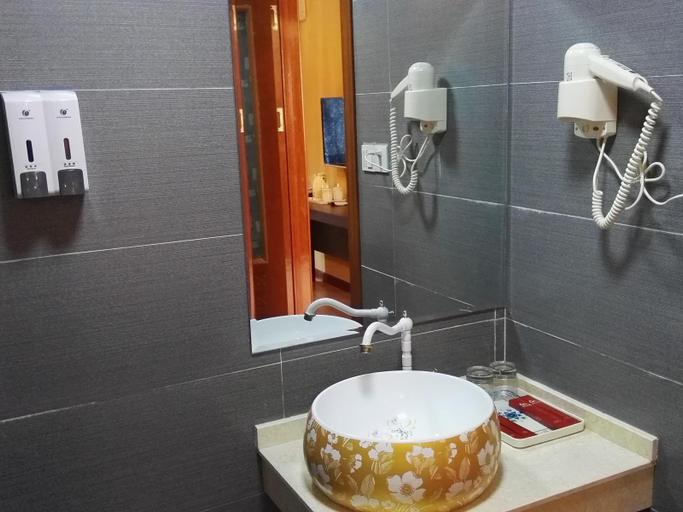 Bathroom, Dunhuang Moshanghua Theme Inn (Dunhuang Mingsha Mountain Crescent Spring Branch), Jiuquan