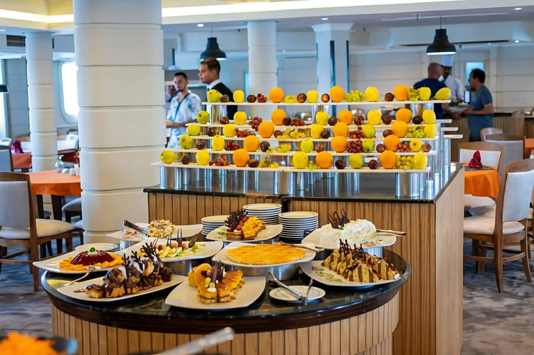 Food & Drinks 4, Nile cruises depart every Monday from Luxor (4 nights) and every Friday from Aswan (3 nights), Luxor