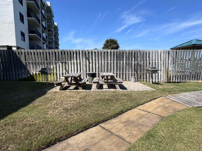 Outdoor dining 3, Coastal Comfort w/ Pool + Easy Beach Access 2br/2ba, Escambia
