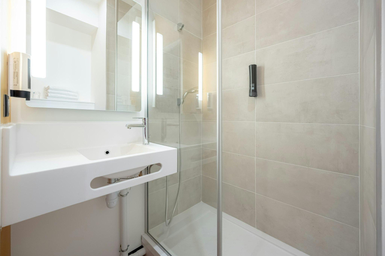 Bathroom 4, B&B HOTEL Toulon Centre Gare, Var