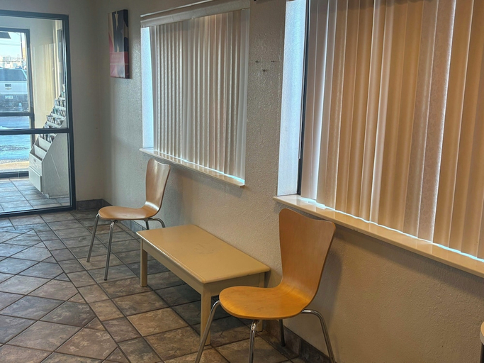 Lobby:1000px, Red Roof Inn Kokomo, Howard
