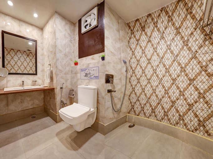 Bathroom 4, Hotel Palm Grand At Luxury Naraina New Delhi - Couple Friendly Local IDs Accepted, Delhi