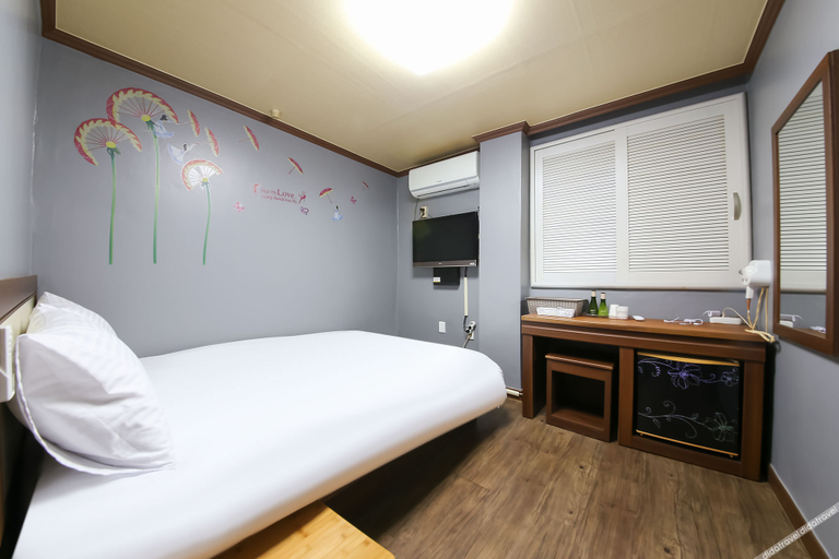 Bedroom 2, Jinju The First, Jinju