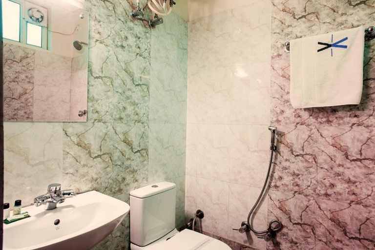 Bathroom, Hotel Sundaram, Nainital