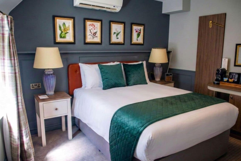 Bedroom 2, The Crown & Thistle, Abingdon, Oxfordshire – Acorn Pubs, Oxfordshire