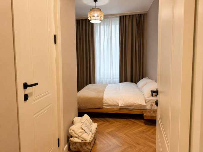 Room 4, The Green O, Oni