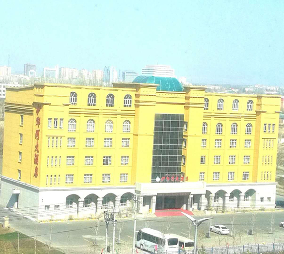 Exterior & Views