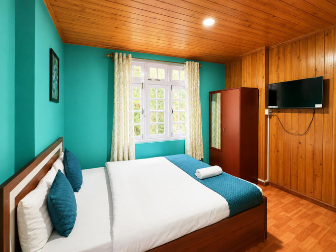 Bedroom 2, Hotel Pinecrest Inn Darjeeling With Mountain View Room And Parking - Restaurant Facility, Darjiling