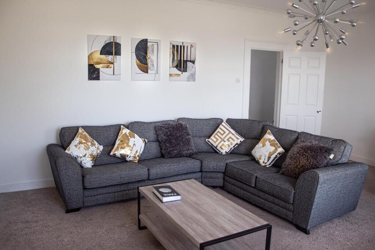 Living room 5, Private Parking, Urban Comfort & City Haven, Plymouth