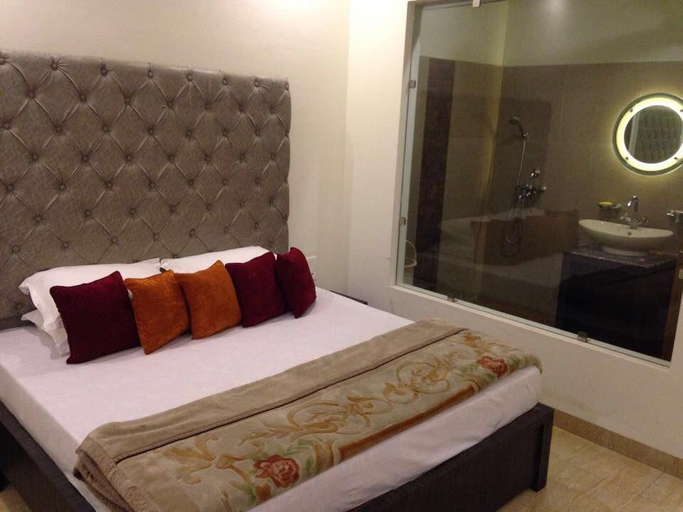 Bedroom, Hotel Mohan Continental, Patiala