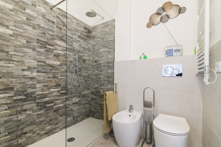 Bathroom 4, Visarno Arena Apartment, Florence