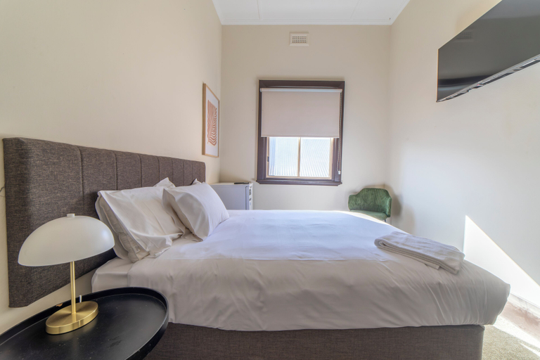 Bedroom 2, Terminus Hotel Yarrawonga, Moira - East