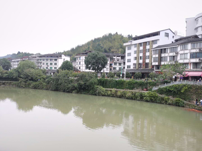 Exterior & Views