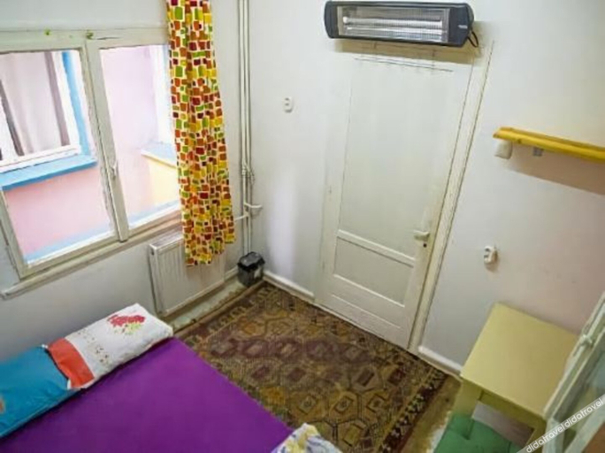 Bedroom 4, Shantihome Hostel Izmir, Konak