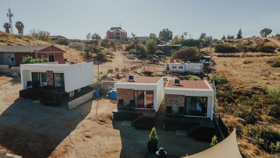 Exterior & Views