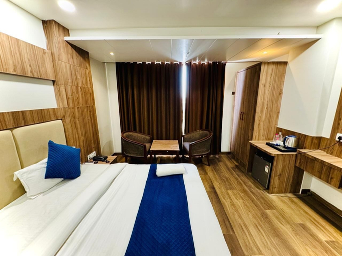 Room 2, OnlyStay Grand Continental Varanasi, Varanasi