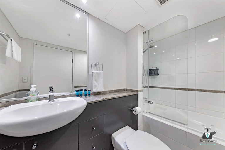 Bathroom, Sydney CBD | Best Location Studio, Sydney