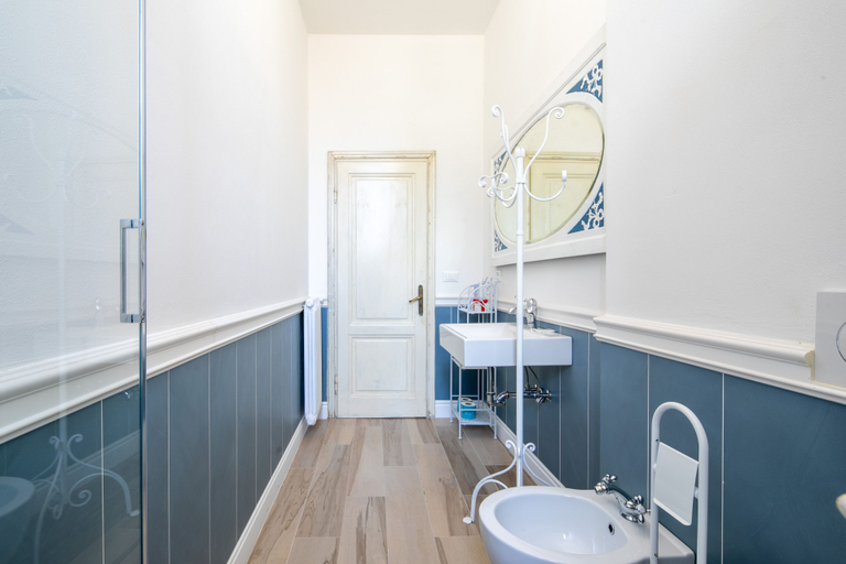 Bathroom 3, Santa Maria Novella 4 Bedrooms by Mmega, Florence