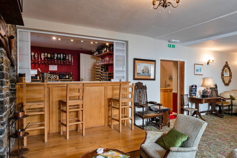 Bar (on property), Scenic Lake View House for 8, Devon