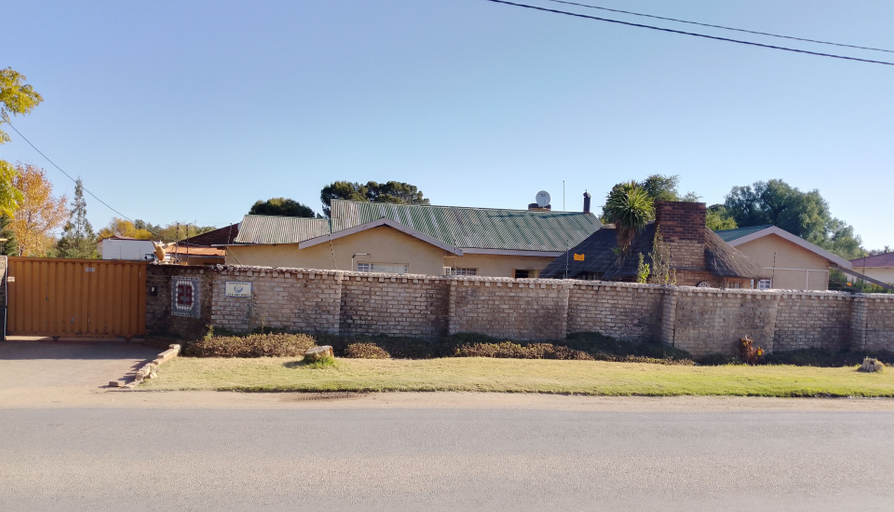Exterior & Views 2, Golden gate guesthouse 0787391431, Ngaka Modiri Molema
