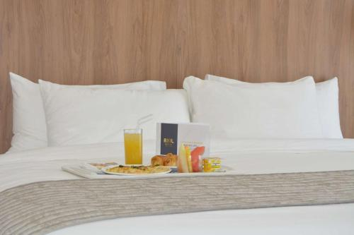 Others 5, Axil Hotel, Dakar