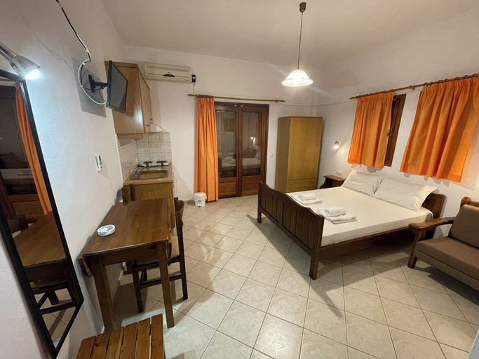 Bedroom 3, Delfinia Studios, Thessaly