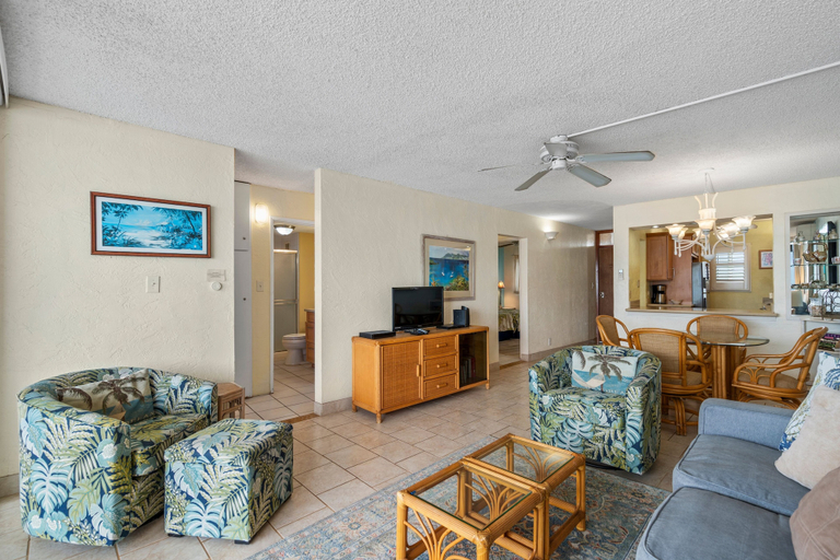 Living area 2, Menehune Shores, #509 2 Bedroom Condo, Maui