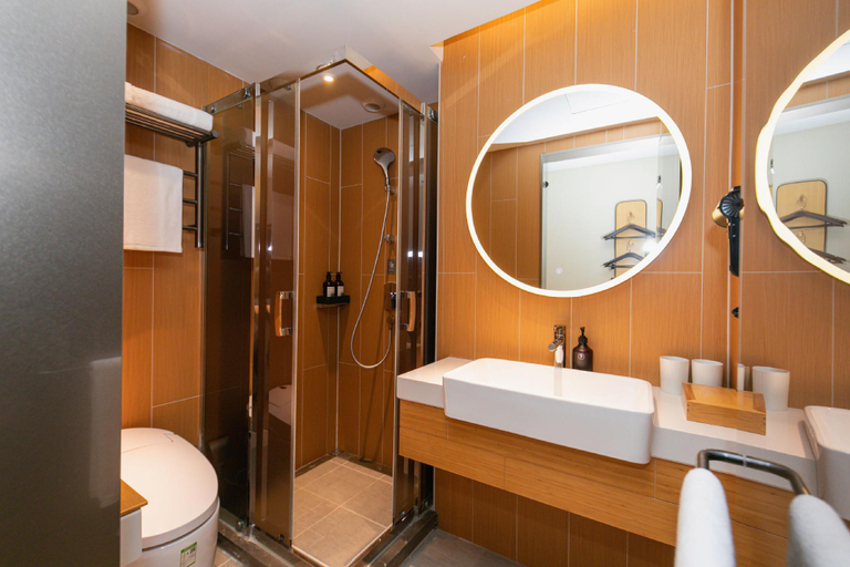 Bathroom 3, Ji Hotel (Shanghai North Bund Waibaidu Bridge), Shanghai
