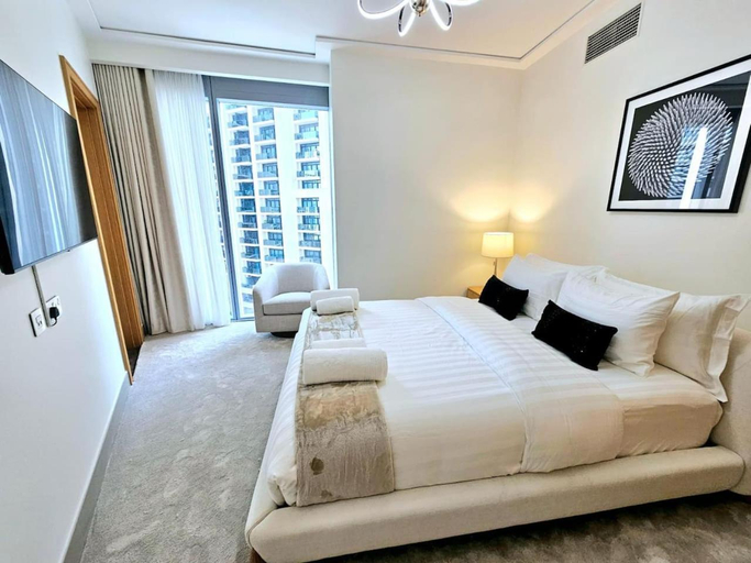 Bedroom, Luxurious 2 BR in Opera Grand!, Dubai