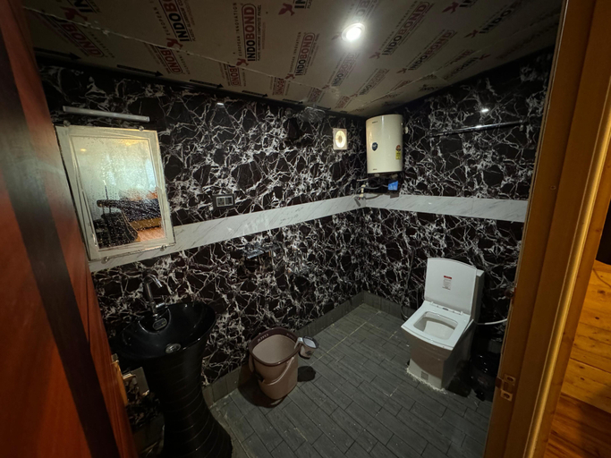 Bathroom, Fairyland Resort, Dindigul