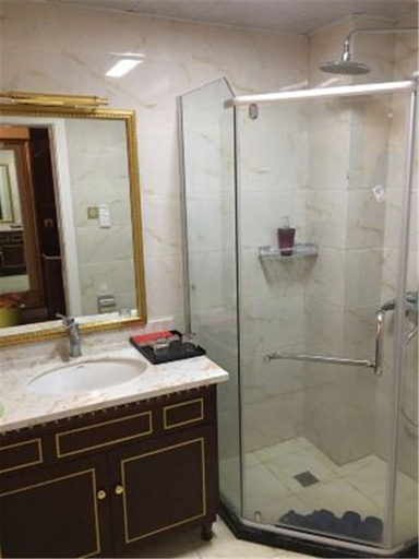 Bathroom, Se Qu He Hotel, Garzê Tibetan