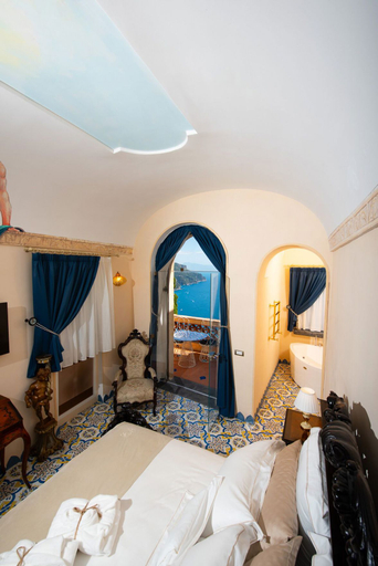 Bedroom 3, Villa Barluzzi, Salerno