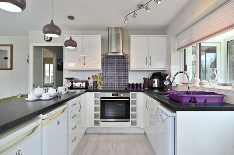 Private kitchen 2, Historic Wiltshire Garden Cottage, East Sussex