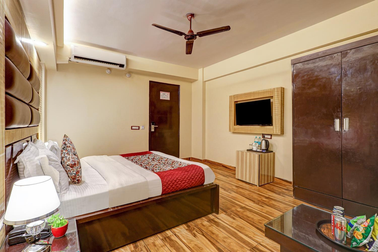 Bedroom 2, Hotel Palm Grand At Luxury Naraina New Delhi - Couple Friendly Local IDs Accepted, Delhi