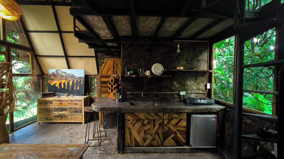 Food & Drinks 5, Cerro Tusa Springs, Venecia