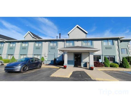 3, Saint Joseph Inn & Suites Benton Harbor Near I-94, Berrien